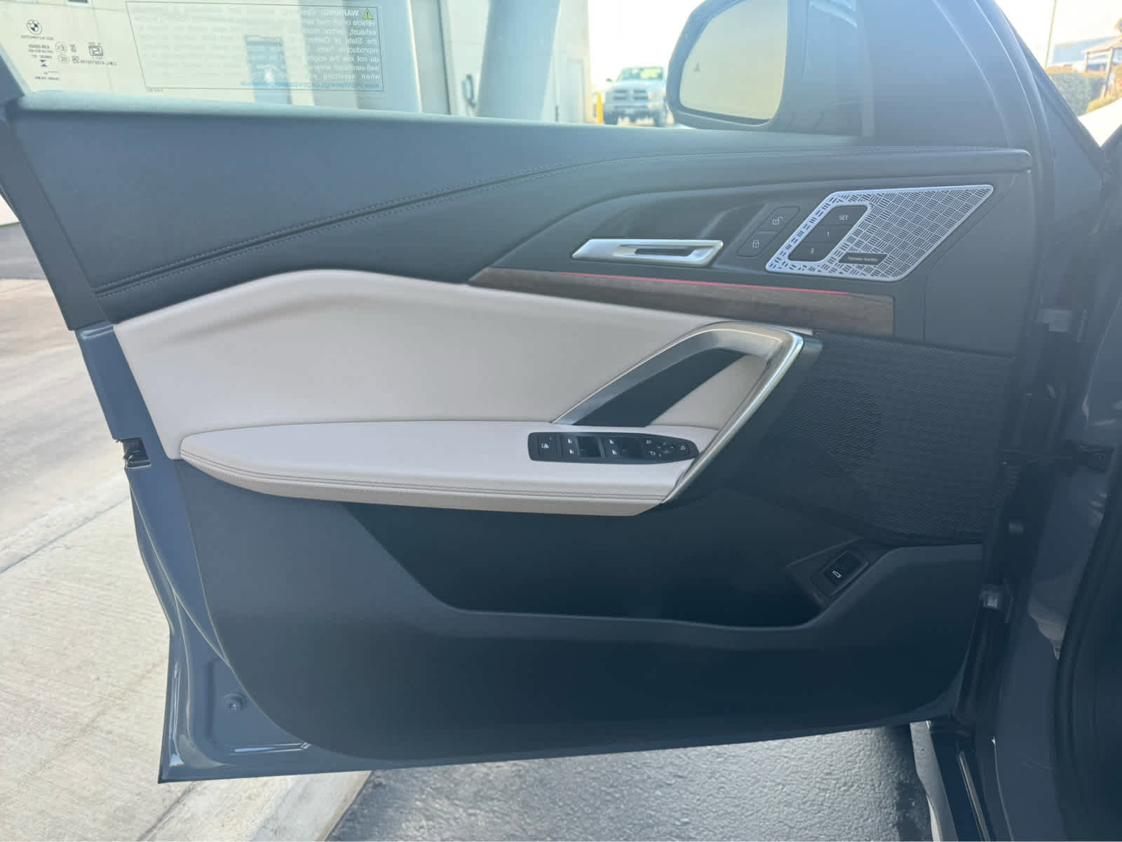 Used 2025 BMW X1 xDrive28i w/ Technology Package image 12