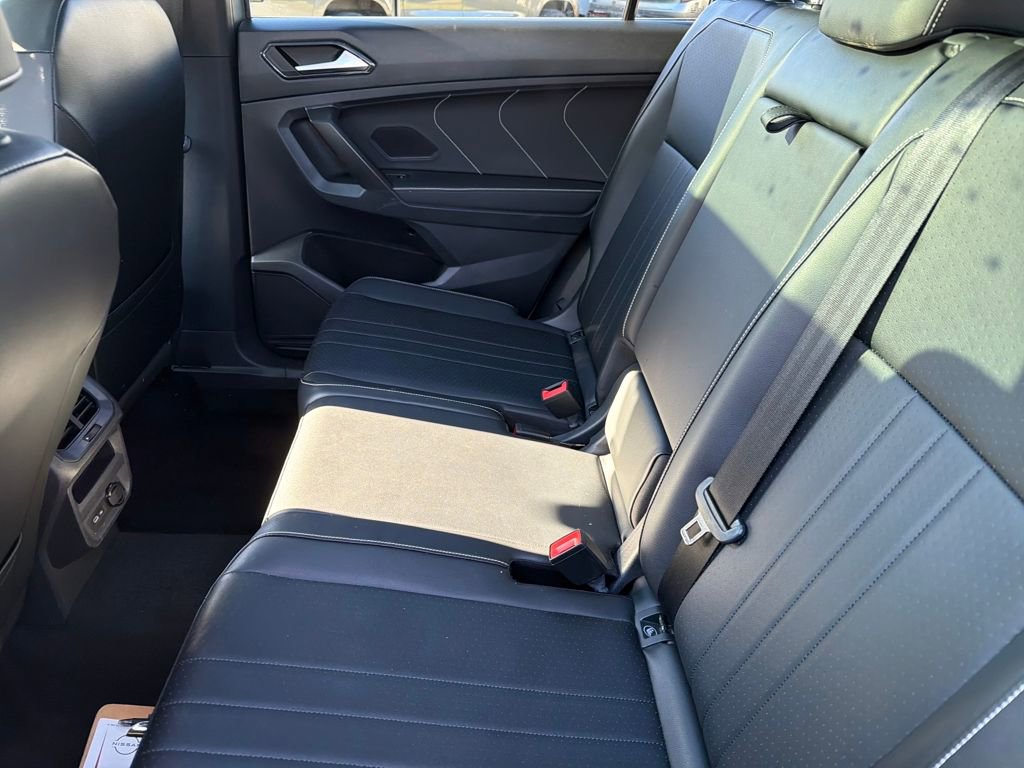 Used 2022 Volkswagen Tiguan SE R-Line image 32