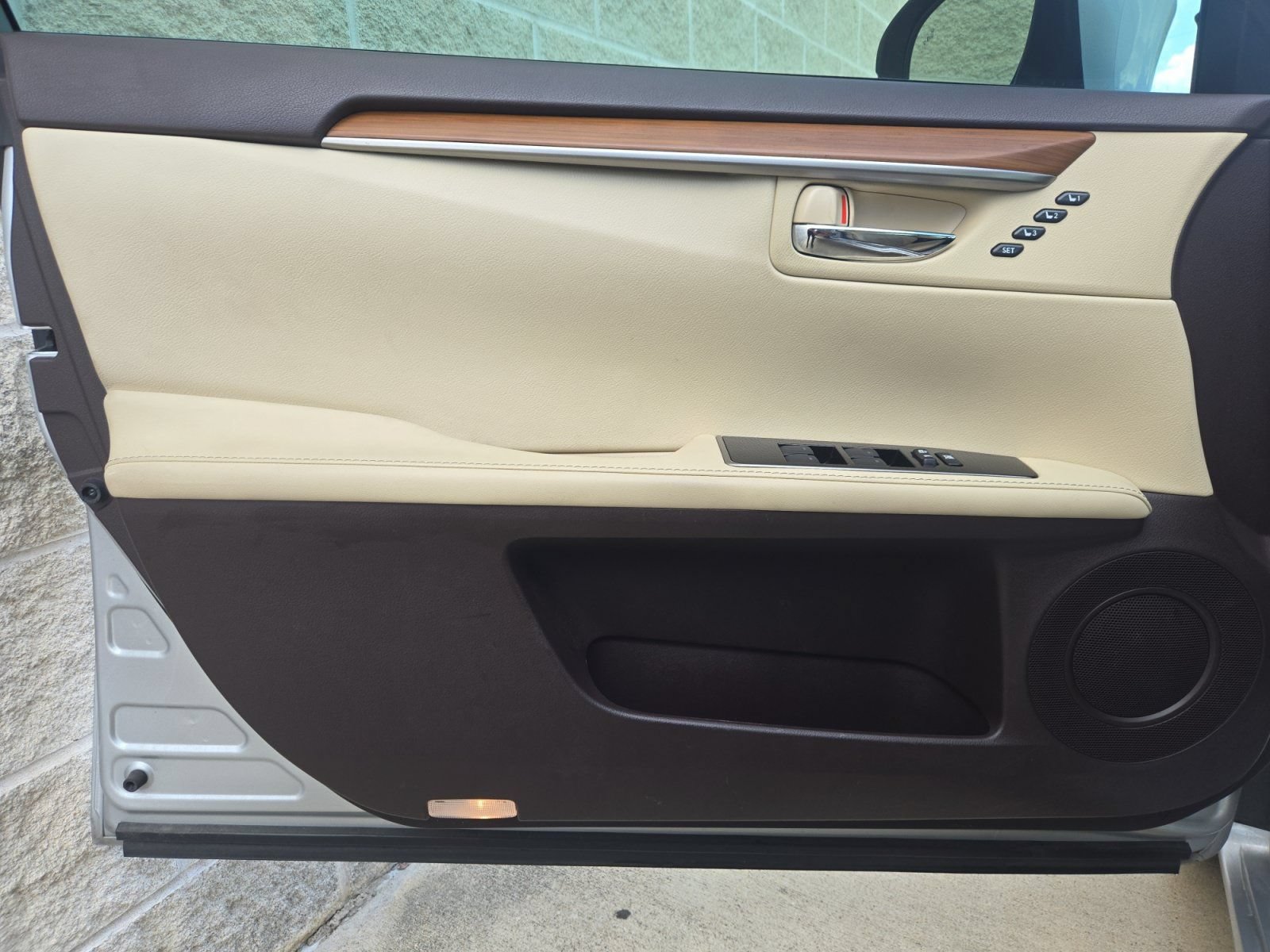 Used 2017 Lexus ES 300h FWD image 19