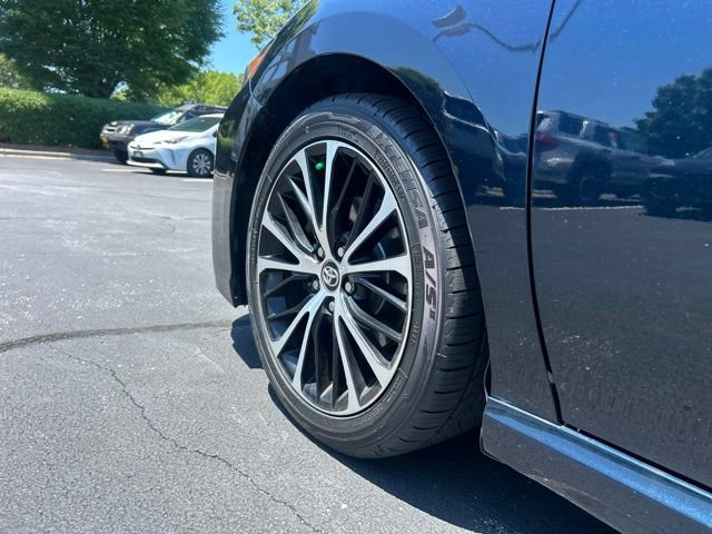 Used 2020 Toyota Camry SE FWD image 11