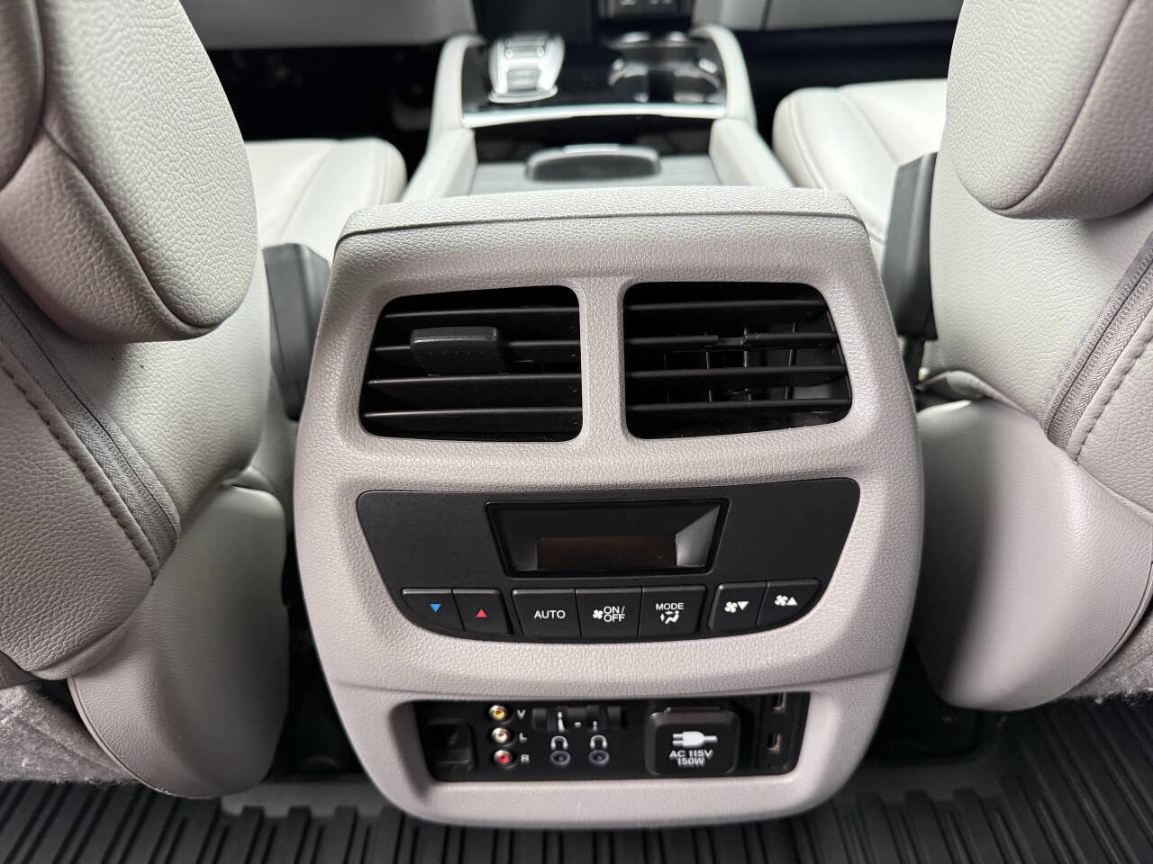Used 2016 Honda Pilot Touring image 14