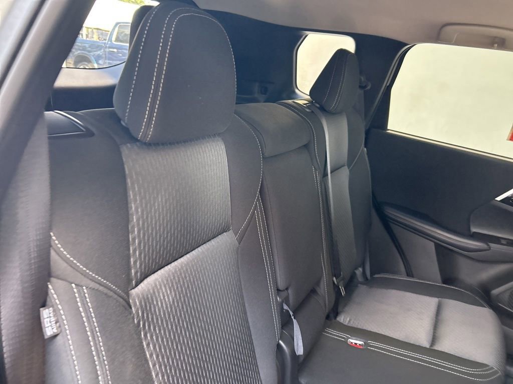 Used 2024 Mitsubishi Outlander ES image 24