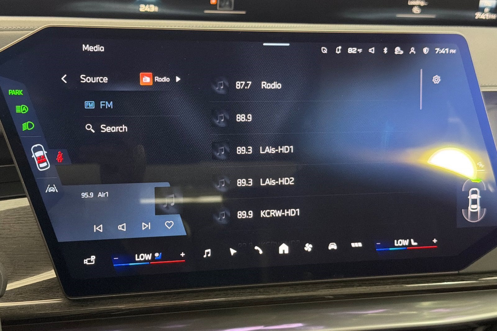 New 2027 BMW i7 xDrive60 w/ M Sport Professional Package AWD/4WD image 19