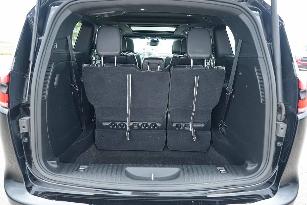 Used 2025 Chrysler Pacifica Limited FWD image 15