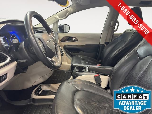 Used 2019 Chrysler Pacifica Touring-L image 8