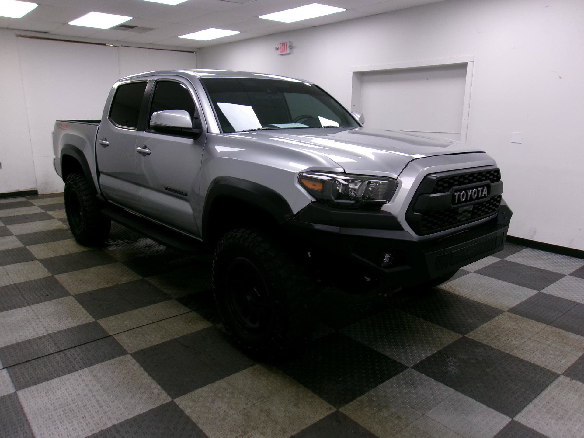 Used 2022 Toyota Tacoma TRD Off-Road AWD/4WD image 14