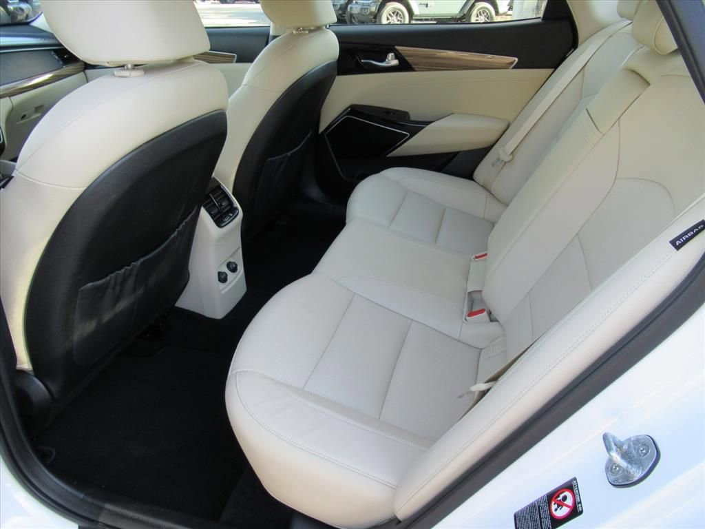 Used 2017 Kia Cadenza Premium w/ Luxury Package image 30