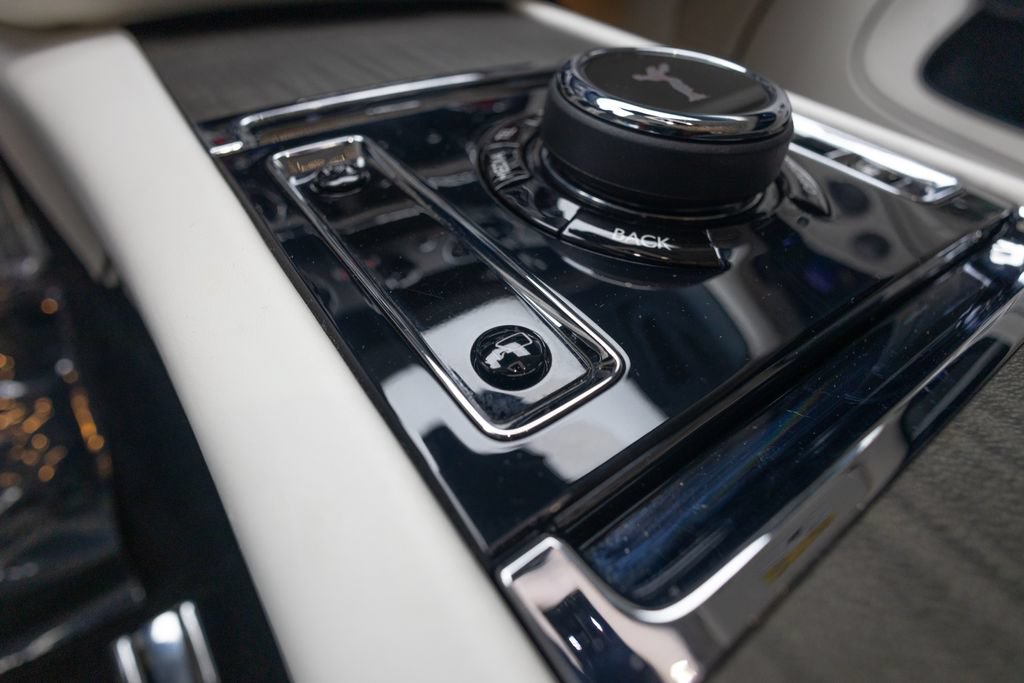 Used 2024 Rolls-Royce Spectre w/ Spectre Launch Package AWD/4WD image 34