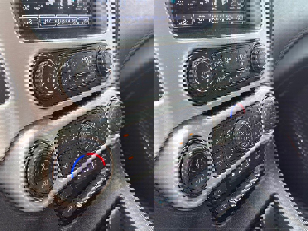 Used 2018 GMC Yukon SLE w/ SLE Value Package image 19