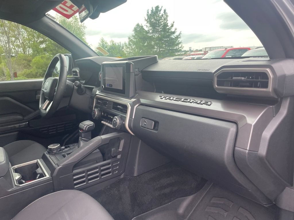 Used 2024 Toyota Tacoma TRD Sport AWD/4WD image 32