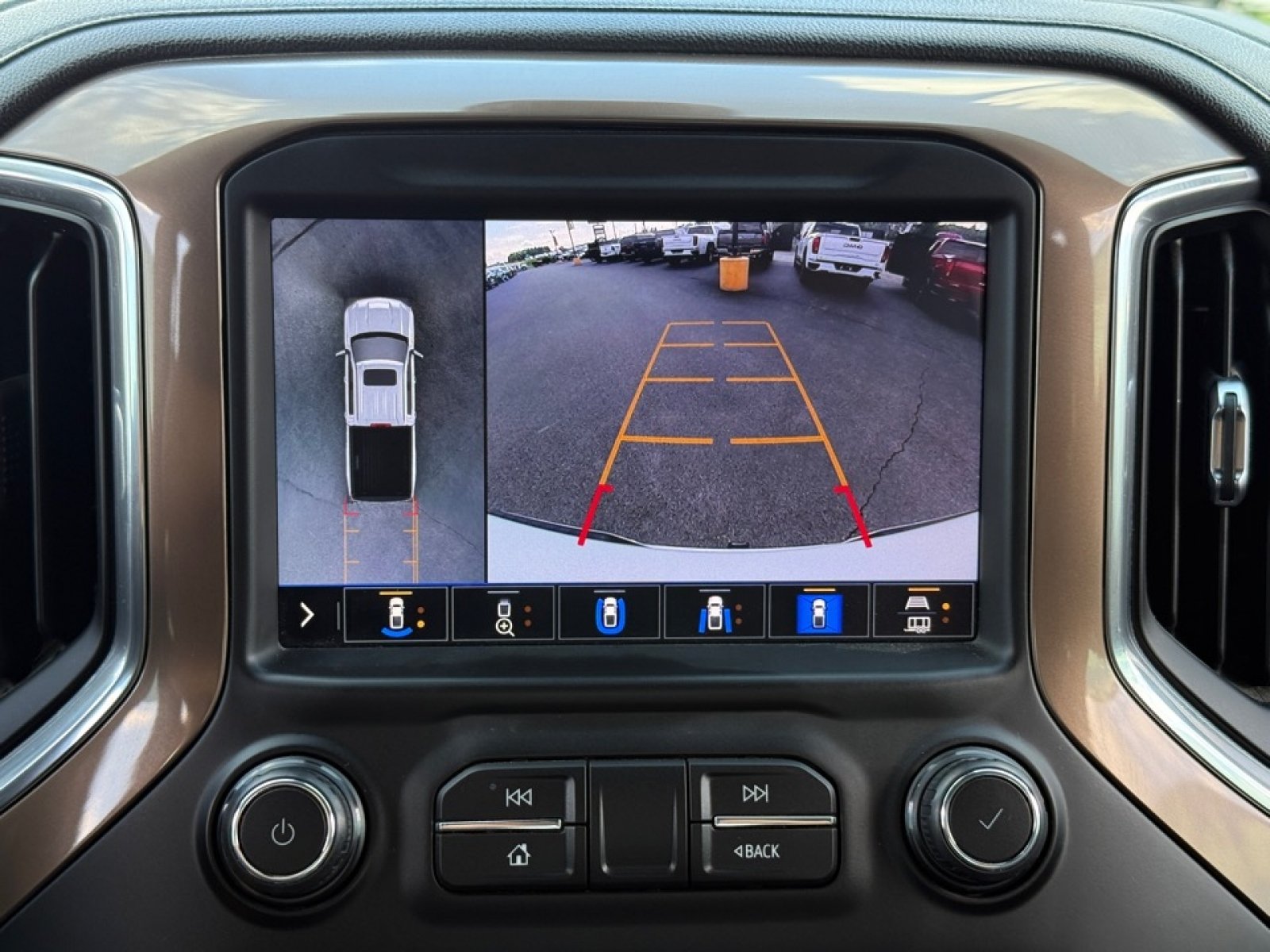 Used 2020 Chevrolet Silverado 1500 High Country w/ Technology Package AWD/4WD image 14