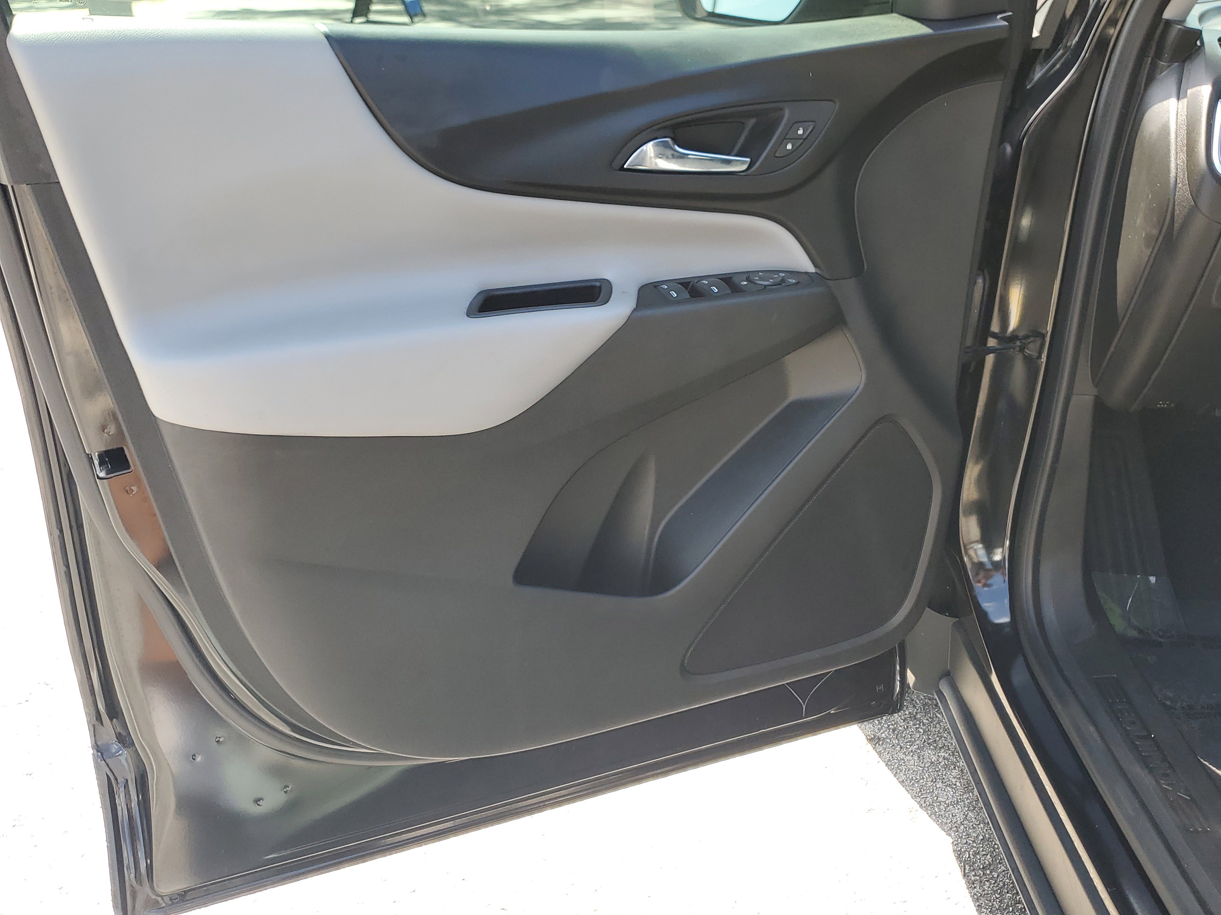 Used 2020 Chevrolet Equinox LS w/ LS Convenience Package image 18