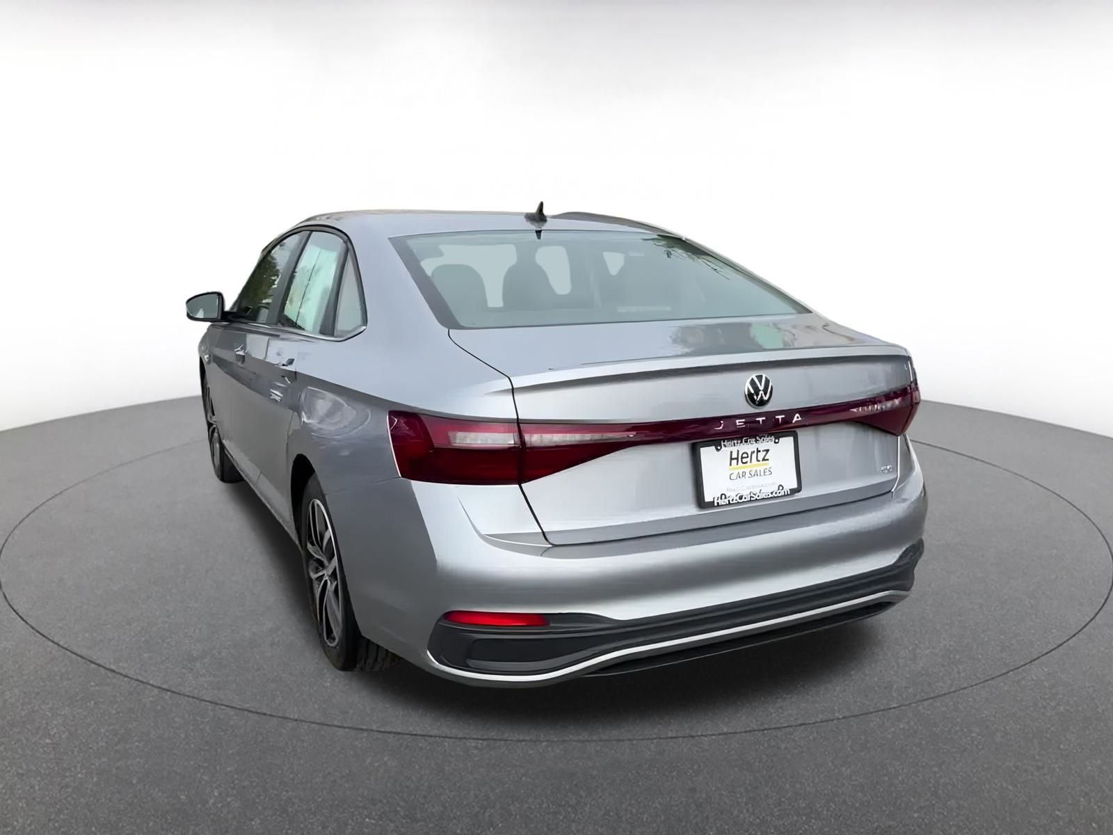 Used 2025 Volkswagen Jetta SE image 12