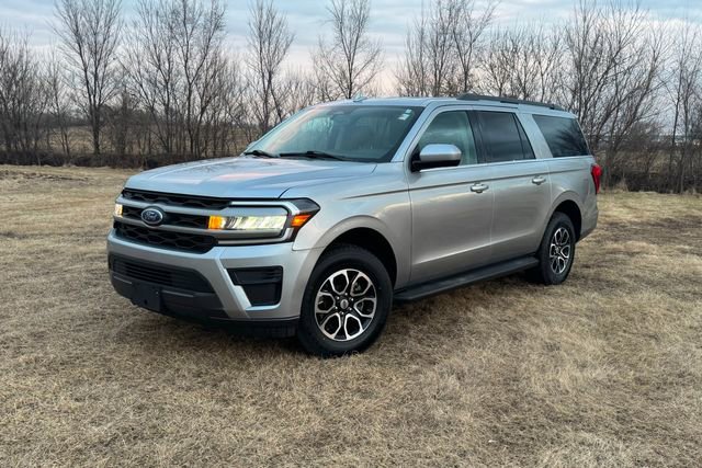 Used 2024 Ford Expedition Max XLT image 2