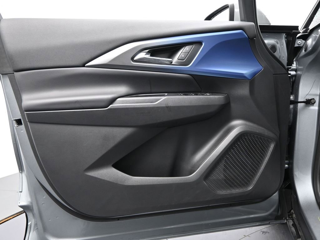 Used 2025 Chevrolet Equinox EV LT w/ Convenience Package image 19