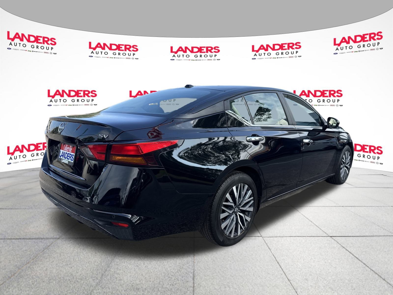 Used 2024 Nissan Altima 2.5 SV image 3