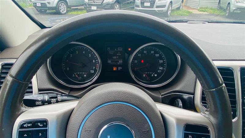 Used 2011 Jeep Grand Cherokee Laredo image 29