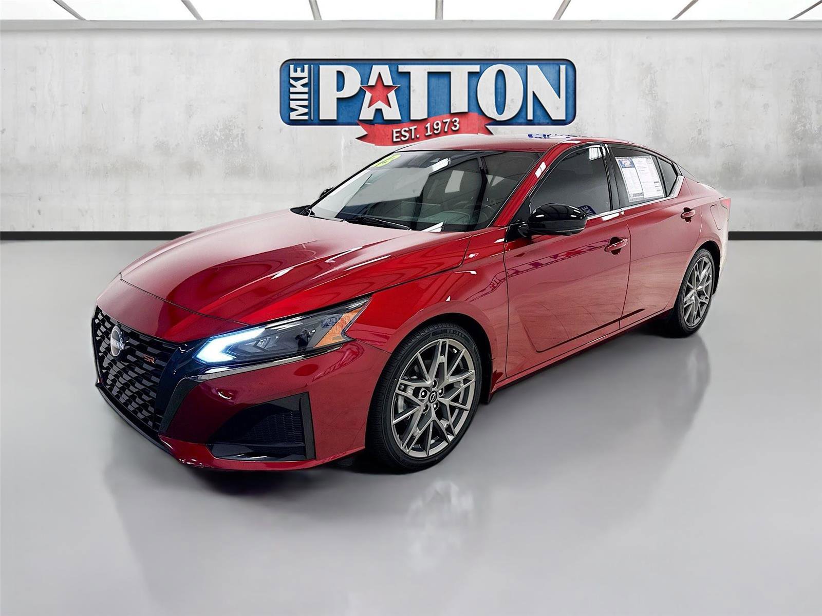Used 2023 Nissan Altima 2.0 SR FWD image 3
