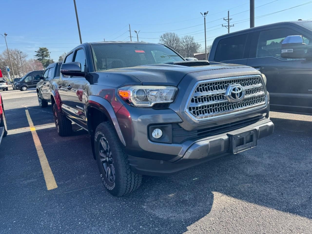 Used 2016 Toyota Tacoma TRD Sport w/ Towing Package image 4