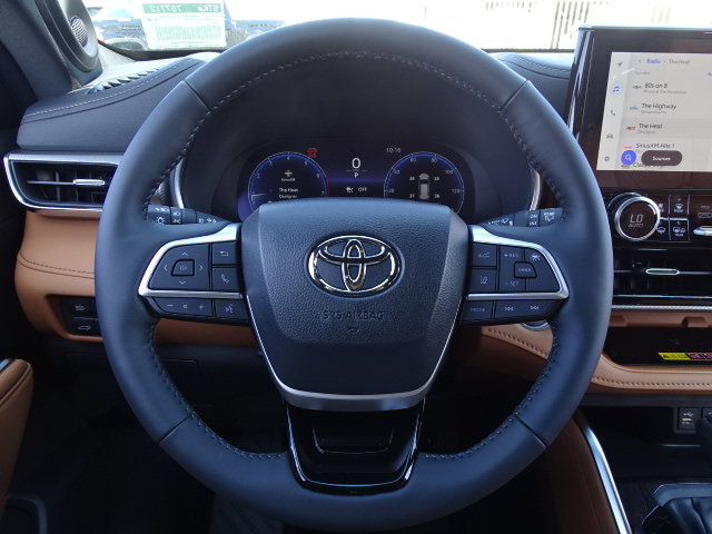 New 2026 Toyota Highlander Platinum AWD/4WD image 16