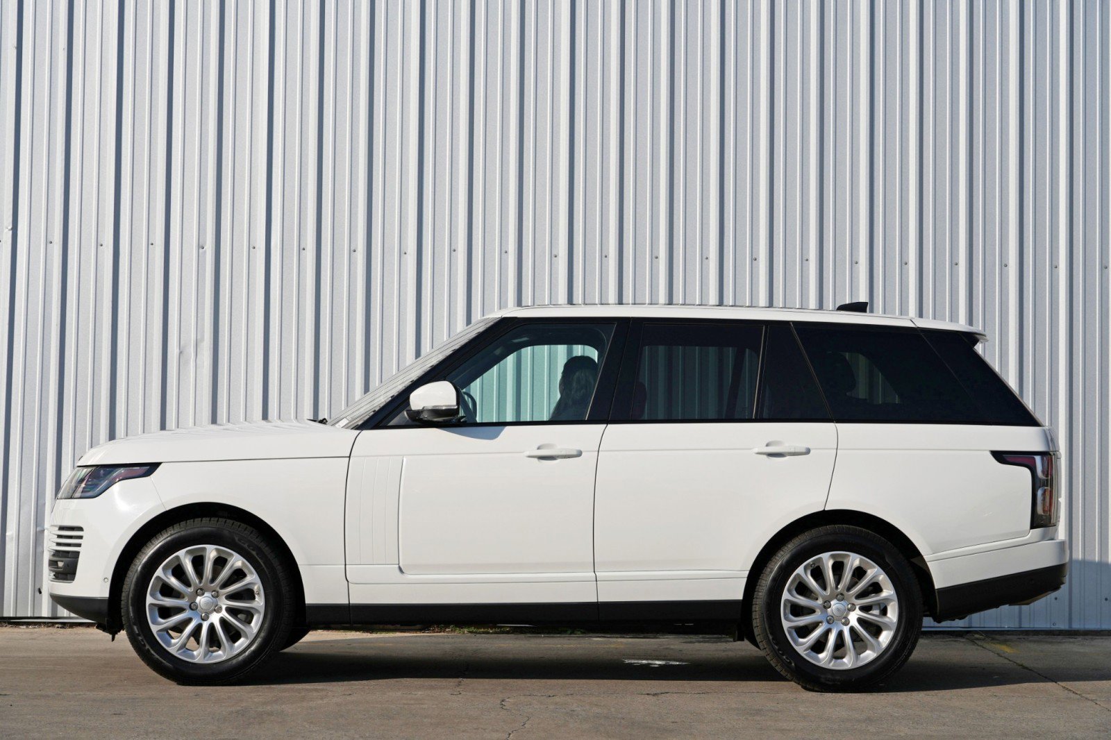 Used 2018 Land Rover Range Rover HSE image 8