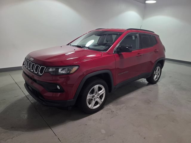 Used 2023 Jeep Compass Latitude AWD/4WD image 3