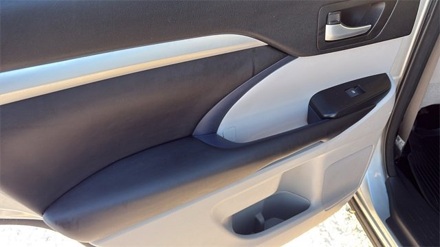 Used 2017 Toyota Highlander XLE image 27