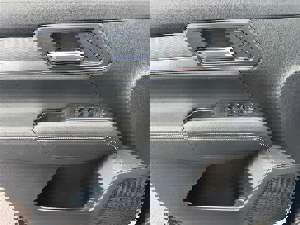 Used 2025 GMC Terrain Elevation image 12