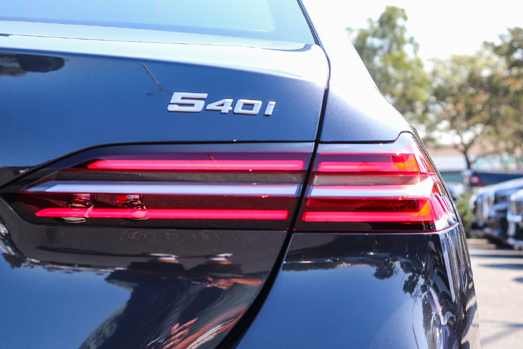 Used 2027 BMW 540i xDrive AWD/4WD image 7