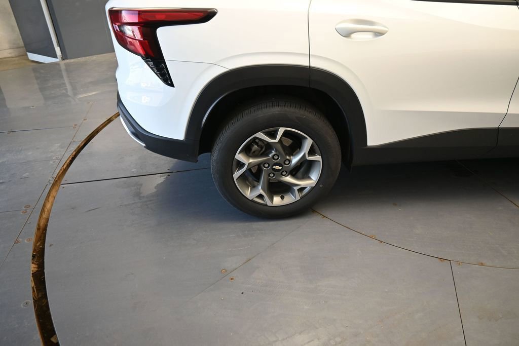 Used 2025 Chevrolet Trax LT FWD image 20