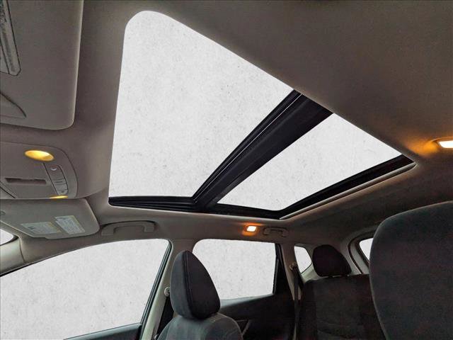 Used 2015 Nissan Rogue SV w/ SV Premium Package image 14