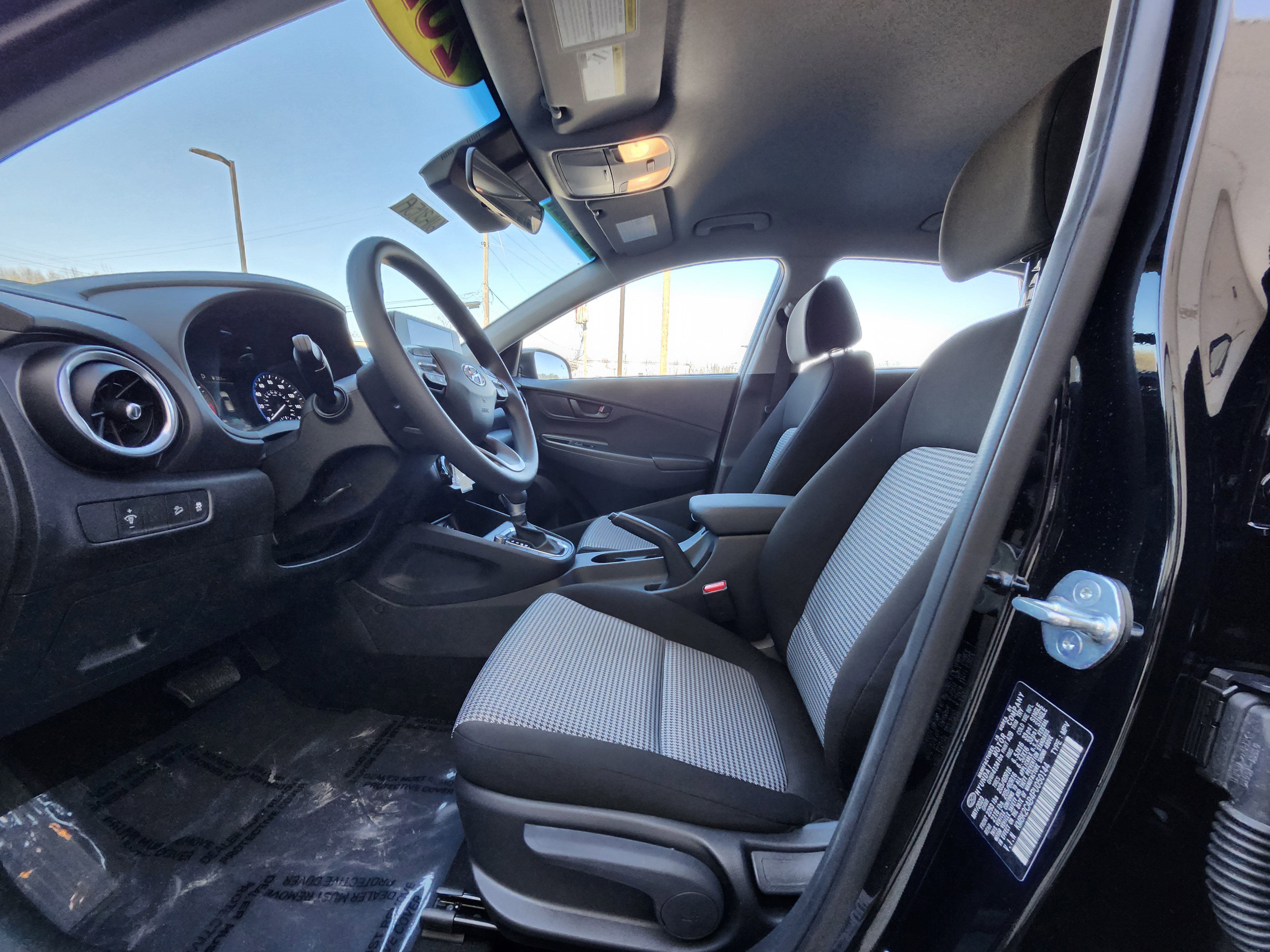 Used 2023 Hyundai Kona SE w/ Cargo Package image 19