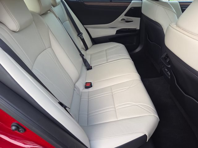 Used 2025 Lexus ES 300h Ultra Luxury w/ Accessory Package (Z2) FWD image 6