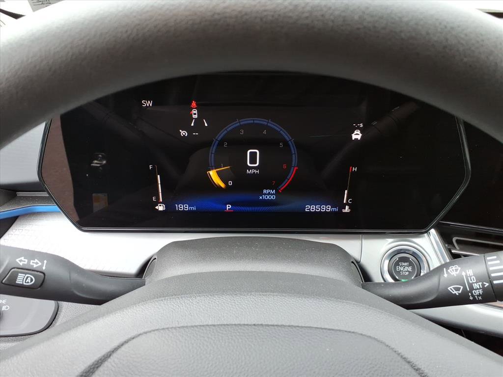 Used 2025 Chevrolet Trax LT FWD image 10