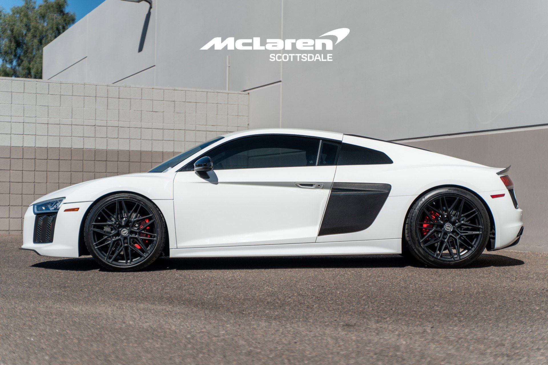 Used 2018 Audi R8 V10 w/ Premium Package image 4