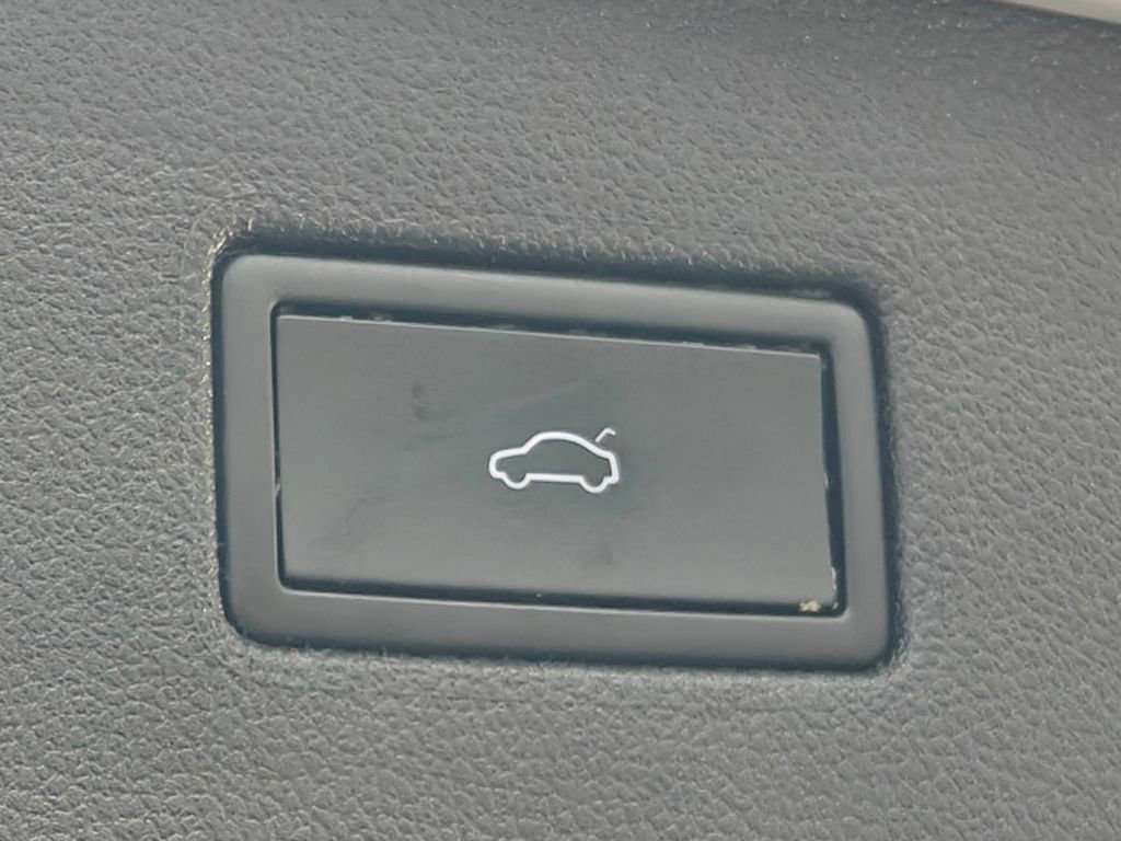 Used 2024 Volkswagen Tiguan SE R-Line image 37