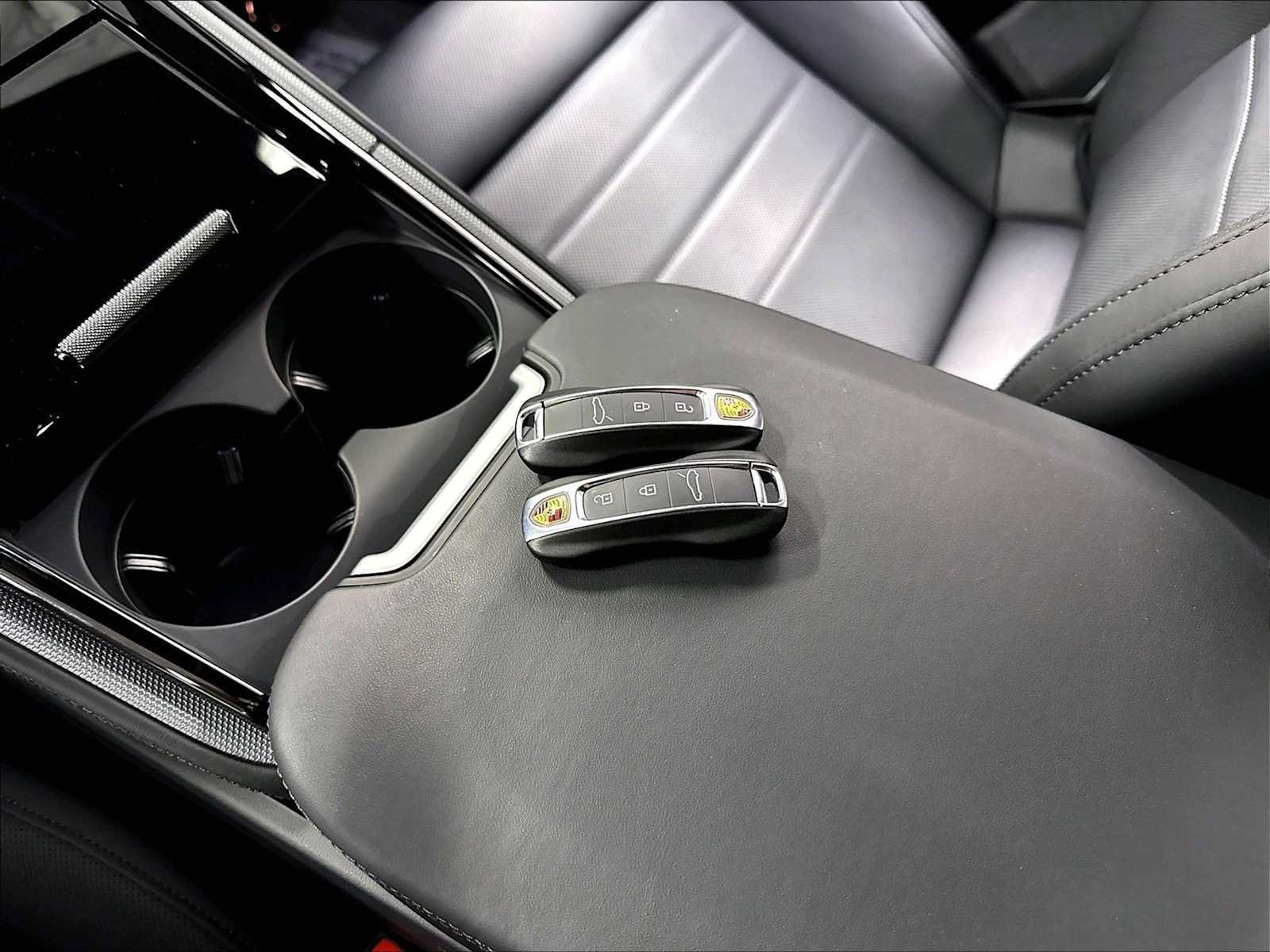 Used 2025 Porsche Panamera 4 AWD/4WD image 38