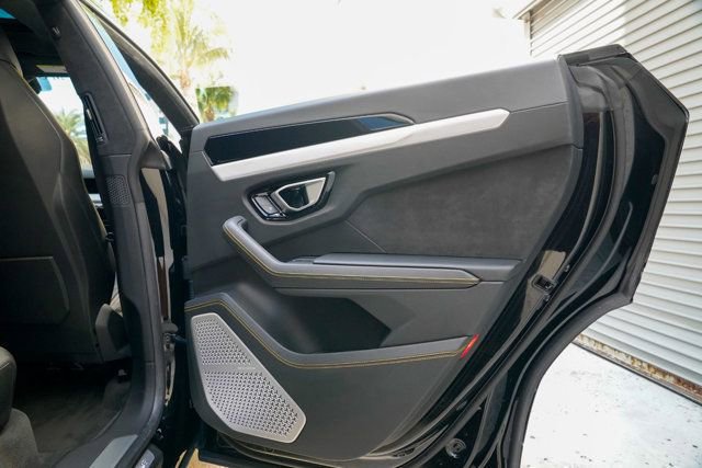 Used 2022 Lamborghini Urus image 85