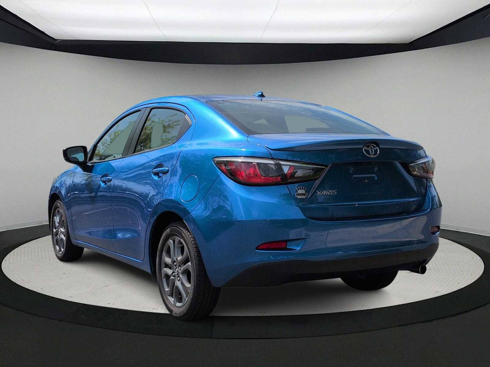 Used 2019 Toyota Yaris LE image 6