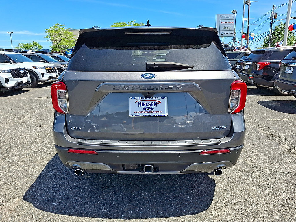 Certified 2023 Ford Explorer XLT w/ Equipment Group 202A AWD/4WD image 7