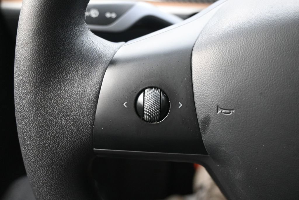 Used 2023 Tesla Model Y Long Range AWD/4WD image 24