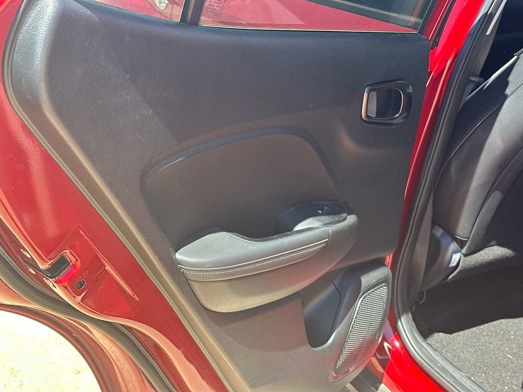 Used 2022 Hyundai Venue Limited image 19