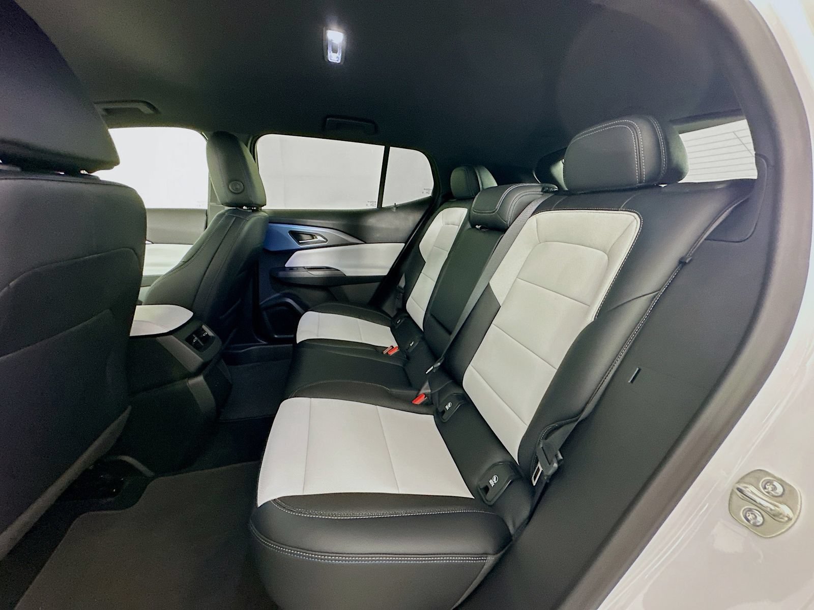 New 2026 Chevrolet Equinox EV LT AWD/4WD image 25