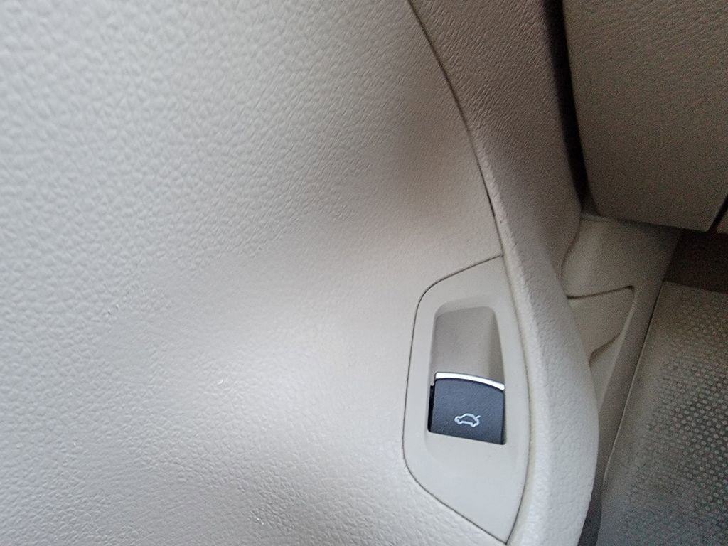 Used 2013 Volkswagen Passat 2.5 SE image 16