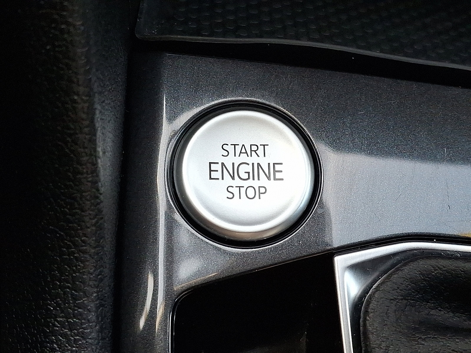 Used 2024 Volkswagen Tiguan Wolfsburg Edition image 23