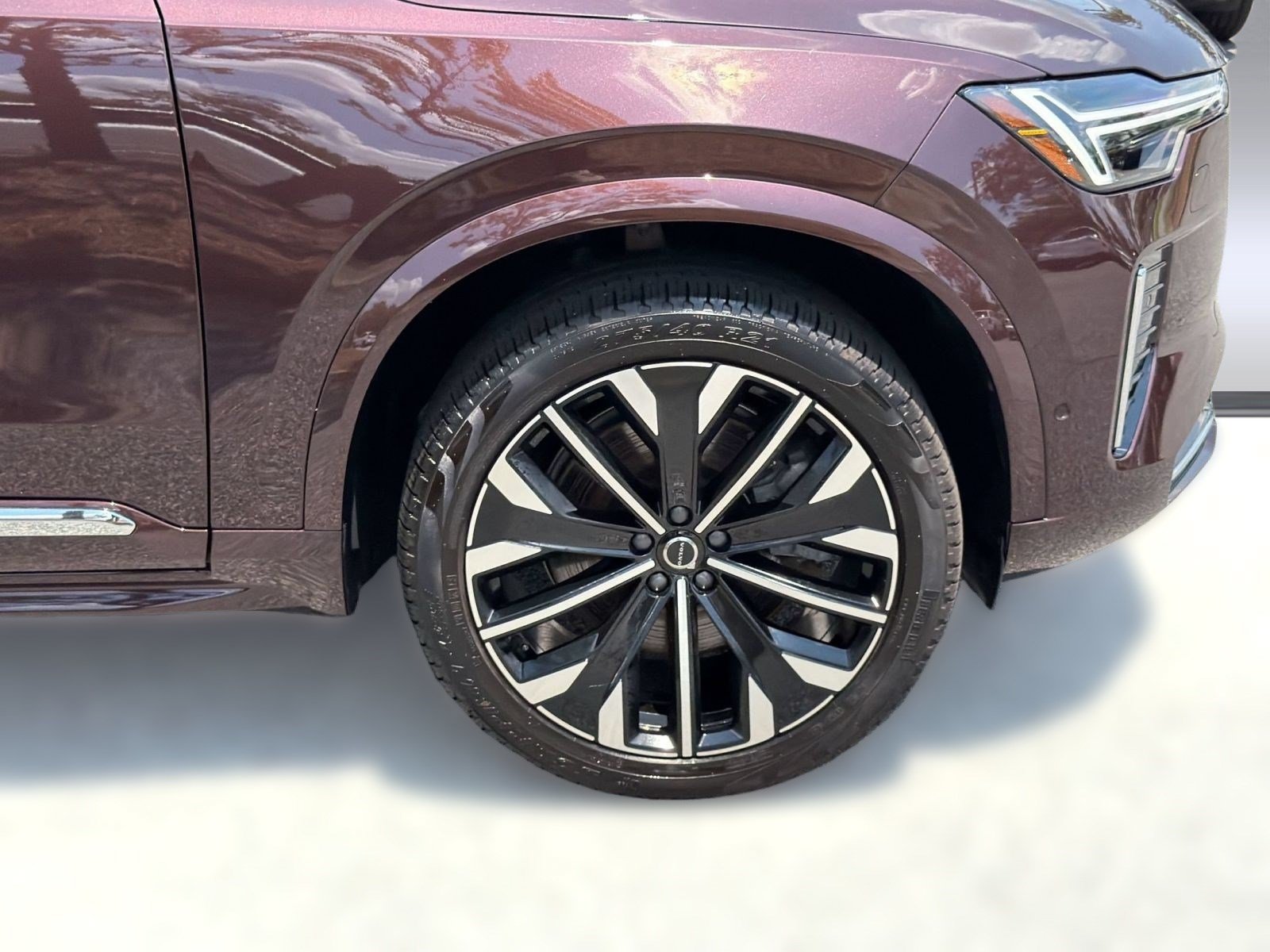 Certified 2025 Volvo XC90 T8 Ultra w/ Lounge Package AWD/4WD image 11