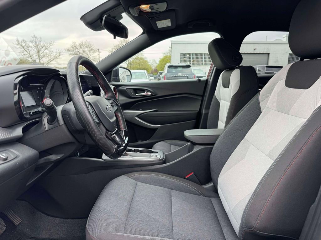 Used 2024 Chevrolet Trax RS w/ Driver Confidence Package FWD image 15