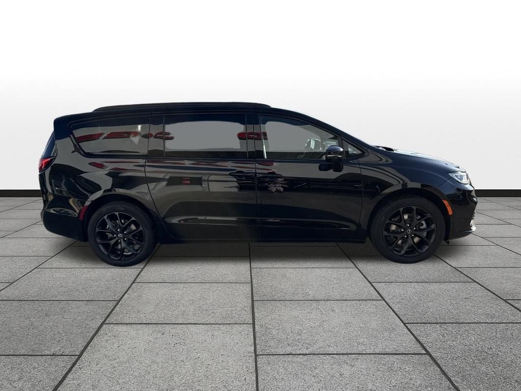 New 2026 Chrysler Pacifica Limited w/ S Appearance Package AWD/4WD image 6