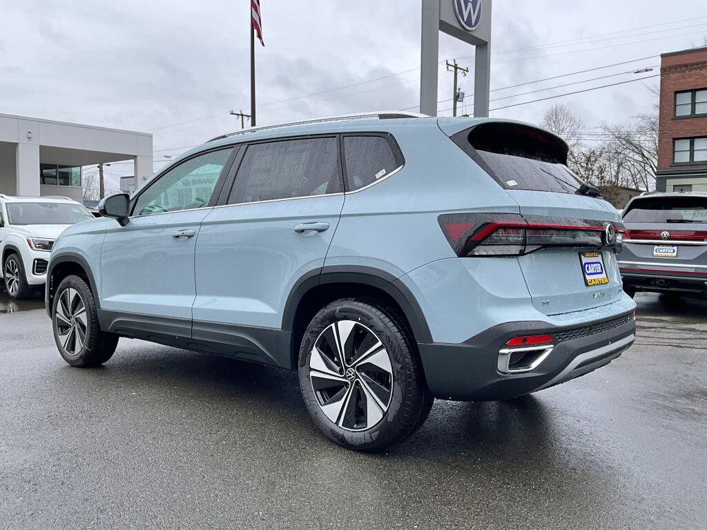 New 2026 Volkswagen Taos SE image 6