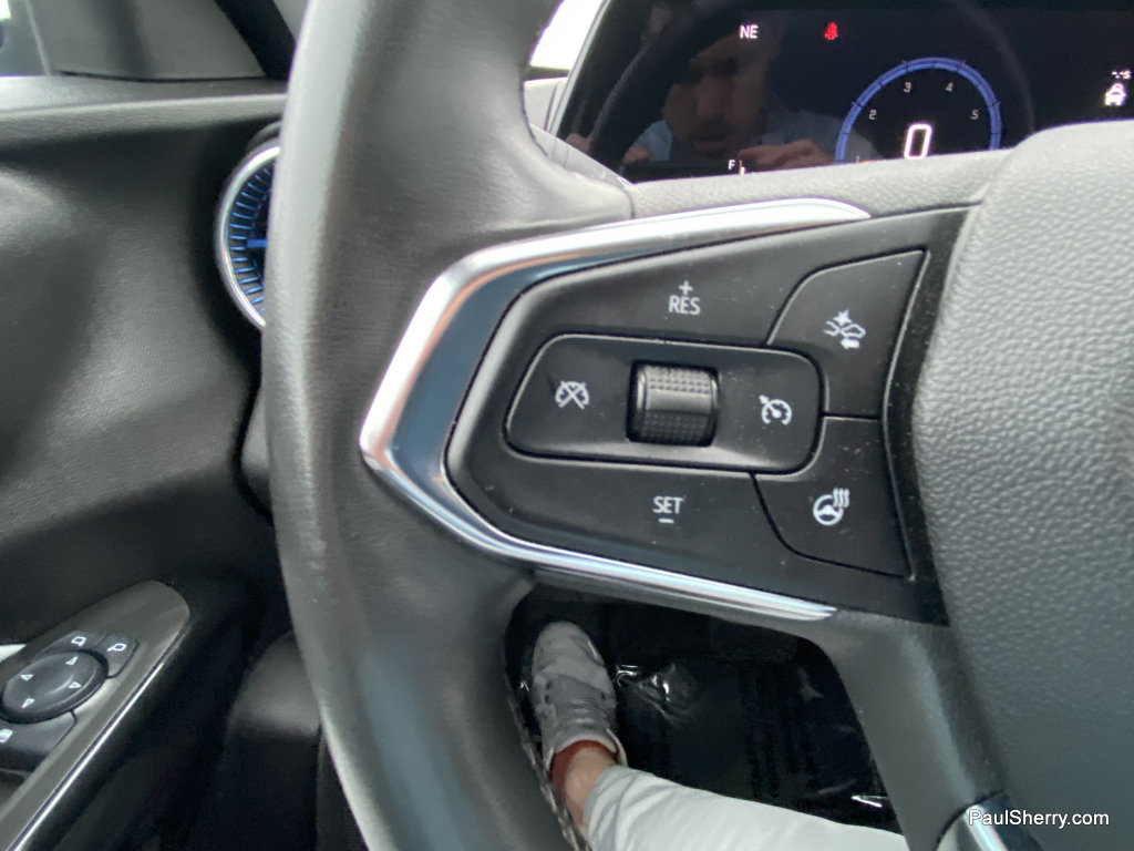 Used 2025 Chevrolet Trax LT w/ LT Convenience Package FWD image 28
